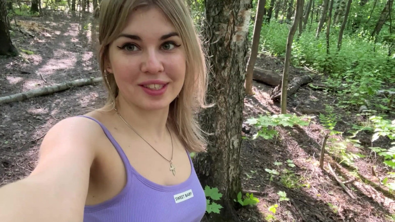 Misty Phoenix: Naplňuji si kundičku jídlem a jdu na procházku