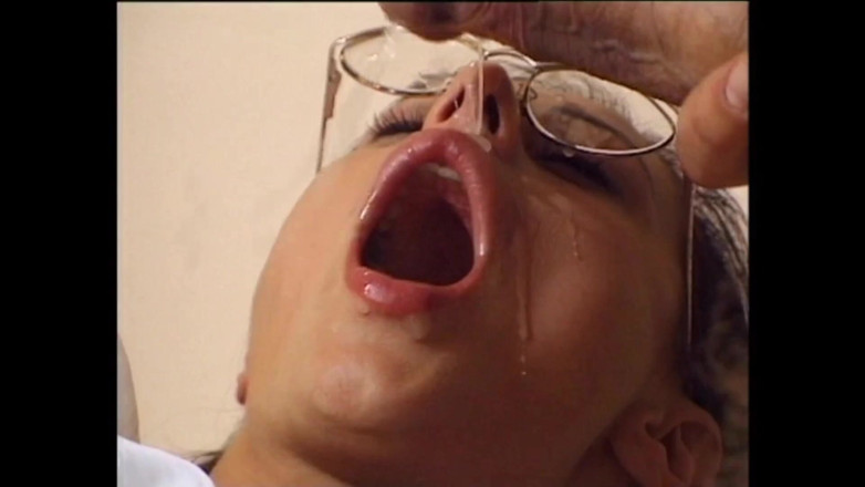 Anal Invasion: 뻑가는 젖탱이의 아름다운 빈티지 간호사와 대물 자지로 입에 사정