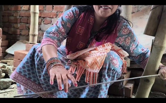 Pujaprem indian: Donne lavoratrici scopano con un appaltatore per guadagnare mancia extra