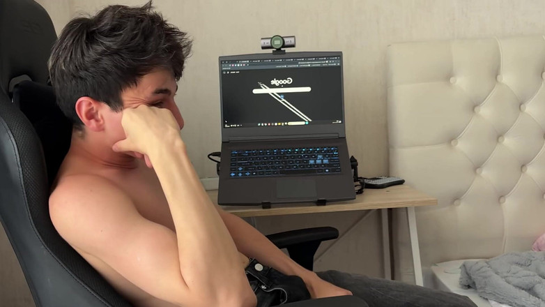 Max Gen: Dulce sexo de dos chicos lindos con grandes pollas, mamada...