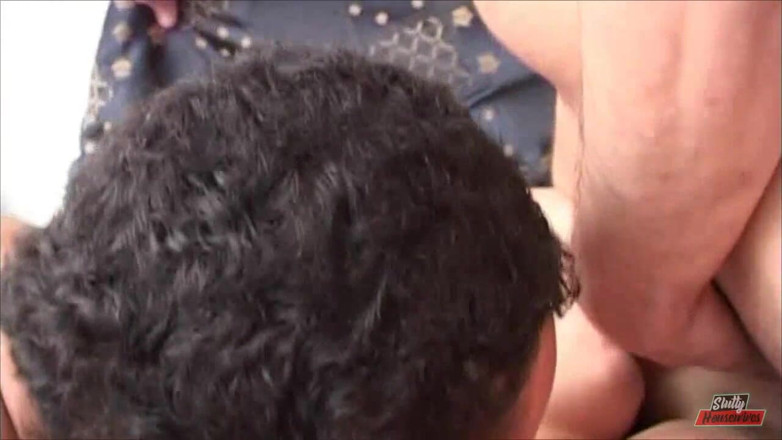 Vere Casalinghe Italia.: Brunette terangsang disetubuhi oleh tiga pria