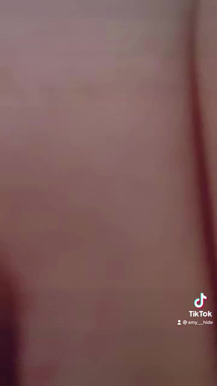 AmyHi: Adik tiri yang penasaran kepergok lagi masturbasi dan crot di...