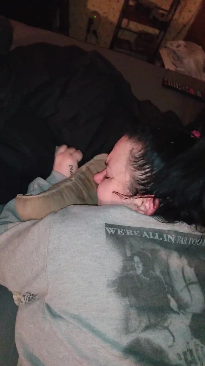 ShadowGodKing: Pés e anal martelando uma cauda interracial em primeiro plano...