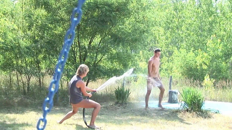 Transsexuell and gay club: Al Fresco twinks buitenshuis zuigen en neuken