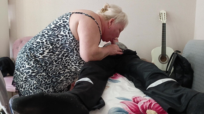 Zona901: Üvey anne dölünün bir kısmını yutmak için sakso çekmeye geldi