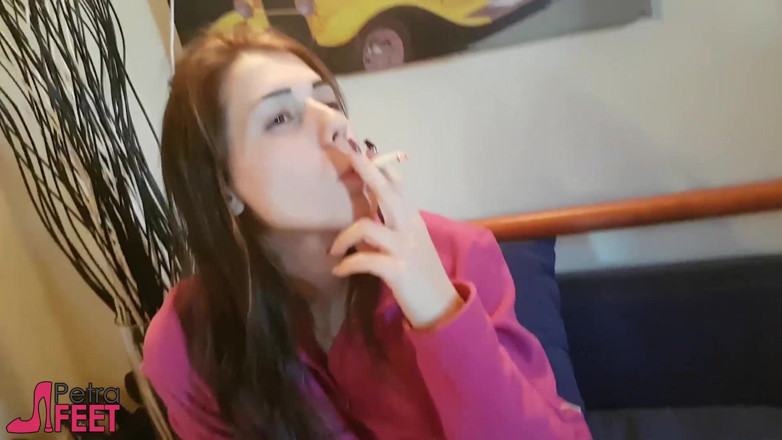 Smokin Fetish: 시가를 사랑하는 저항할 수 없는 이탈리아 소녀