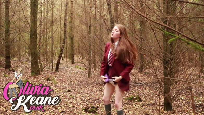Olivia Keane: 女大学生使用 Shewee 在户外撒尿