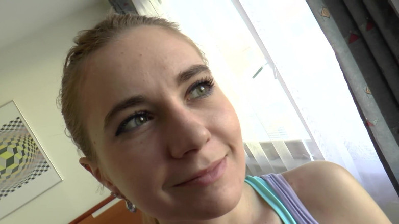 Casting GIRLS AND FIRST PORNO: Блондинка тінка отримує трах у пизду величезним членом