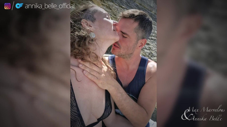 Max and Annika: Besándose en Arles (Francia) y tocando su coño mojado - desnudez