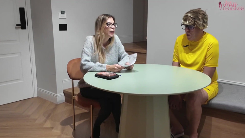MissLeggings: Belle-mère piégée par les exigences perverses du beau-fils méchant l’aide...