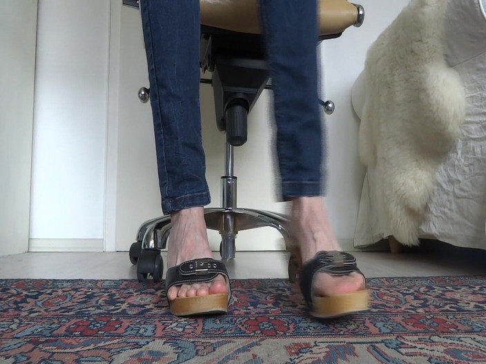 Lady Victoria Valente: Houten muilezels tonen close-up