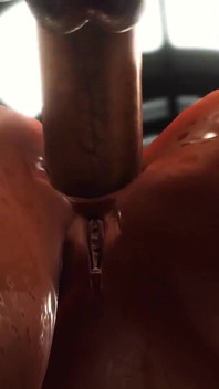 Bereich 51. Sci-fi humanoid weibliche Android Futa spielt mit einer sexy vollbusigen mieze im labor