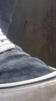 Kaki saya dalam Vans