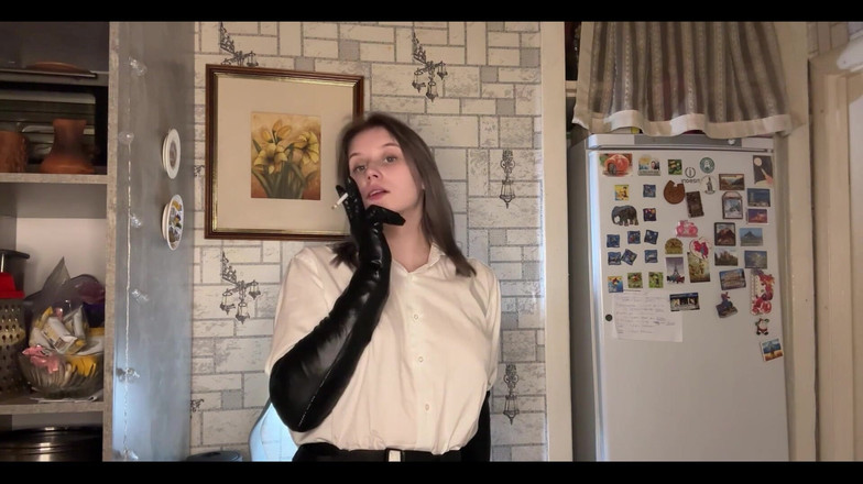 MertyXXX: Kouření v rukavicích