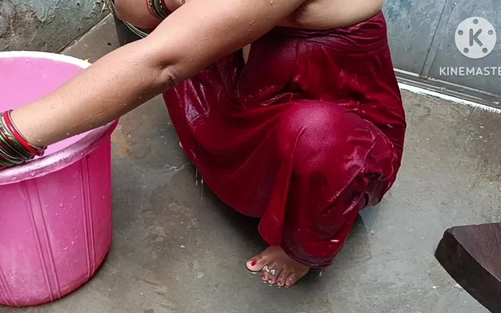 Anita yadav: Indian Wife Bathing Outside