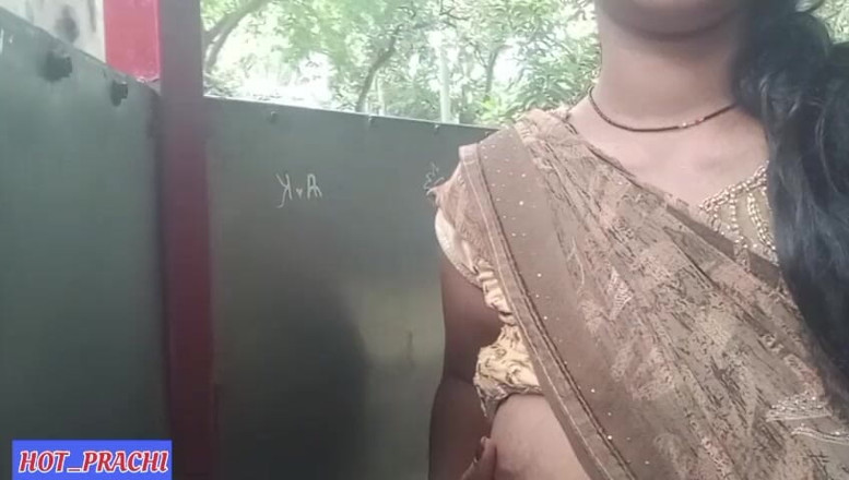 Hot prachi: Vesnická krásná Bhabhi Těsná kundička venkovní v lese sex video,...