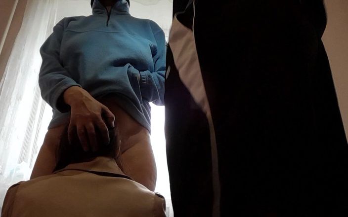 Lesbian-candys: 2人の生徒と教師とのリアルレズビアン3P