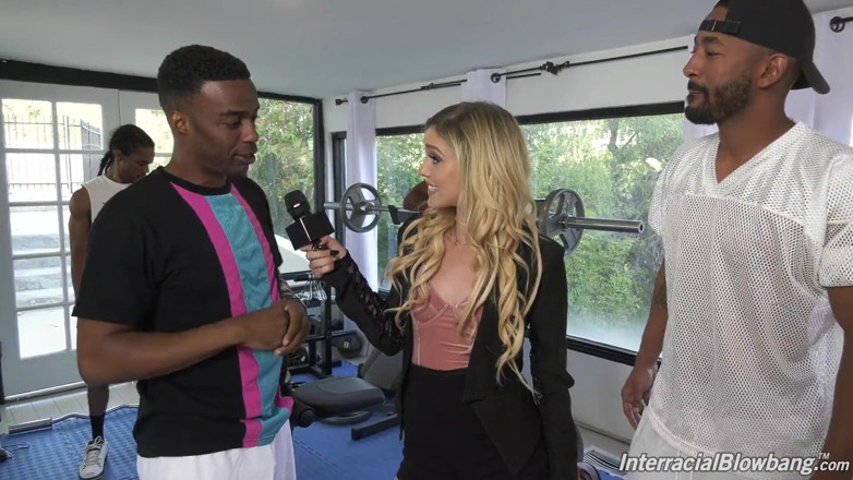 Interracial Blowbang: 흑인 축구 팀을 빨아주는 Kali Roses