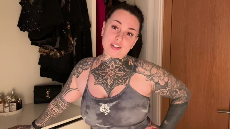 Miss Valentina: Worship My Muscles