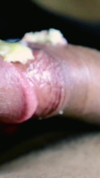 Çilek ve döl kremalı pasta. Yemek ve sperm fetişinin incelikli hikayesi