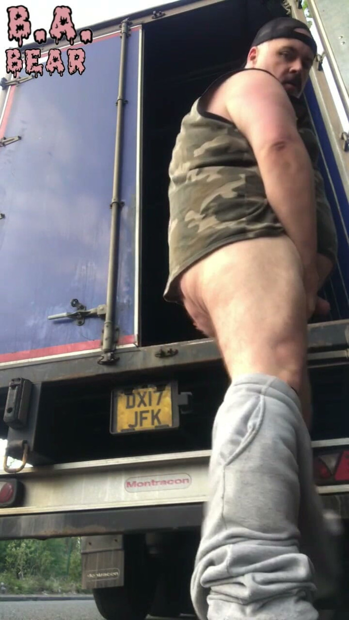 B A Bear: Fat Truck Driver Outdoor Wank