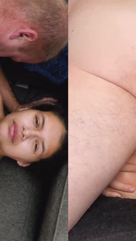 Latina-streberin spielt in ihrem ersten hardcore-porno