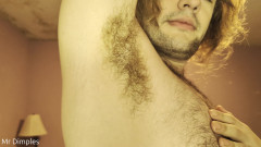 Mr Dimples: Jag visar upp mina armhålor efter träningen!