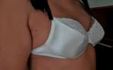 Only bras: Dantelă albă și sutien din satin din anii 90