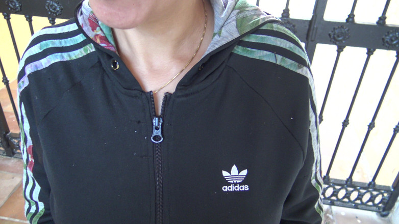 Souzan Halabi: Turca prostituta de rua dá punheta grátis para turista americano...