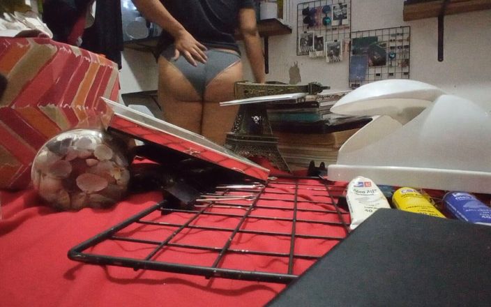 Karmicoxv: Professora universitária na sala