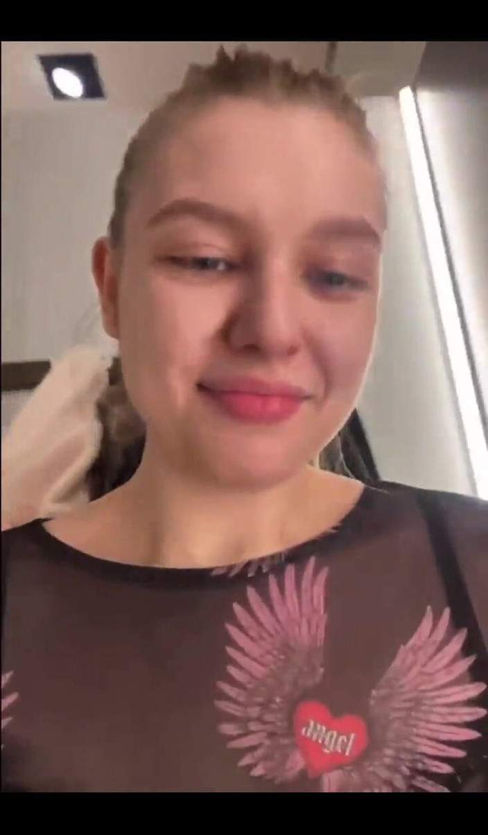 JuiceLussie: चेंजिंग रूम में लंड चुसाई