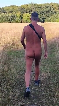 Compilation all'aperto buffonate nude e a piedi