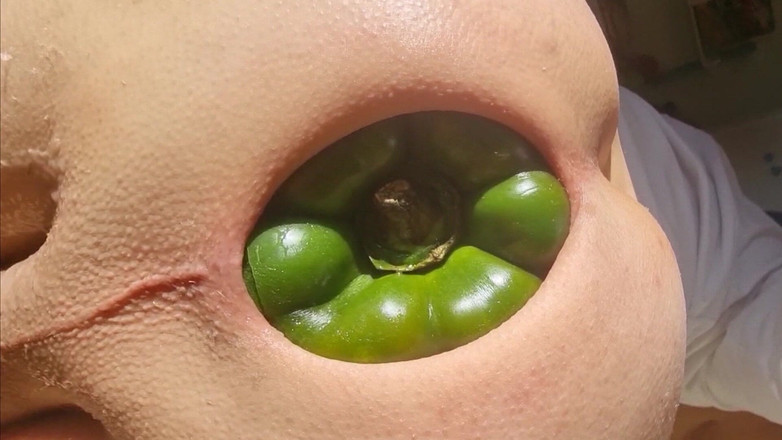 Giantasshole: 巨大的胡椒插入我伸展的菊花