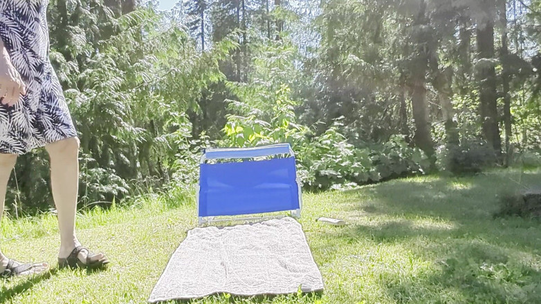 Morgan Shipley: Suntanning en mi patio