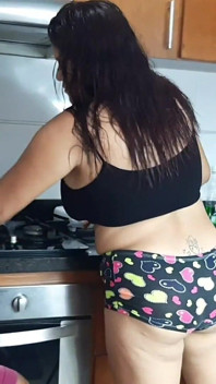 My Sexy Stepmom Deepthroats Me Before Breakfast, I Fuck Her in the Kitchen