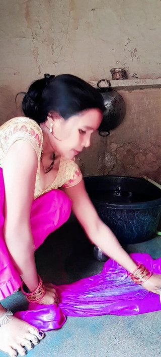 Renudbf: Saya sedang mandi bersendirian. Mari Bermandi Dengan Saya