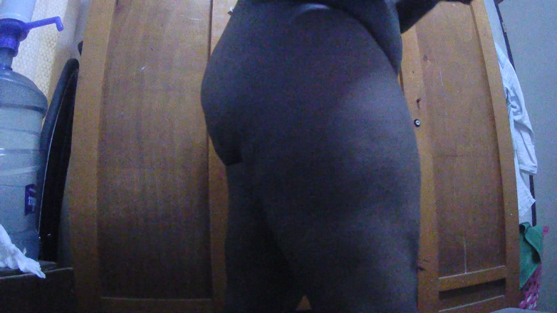 Livetopmodels: Scopare il mio culo con un pettine