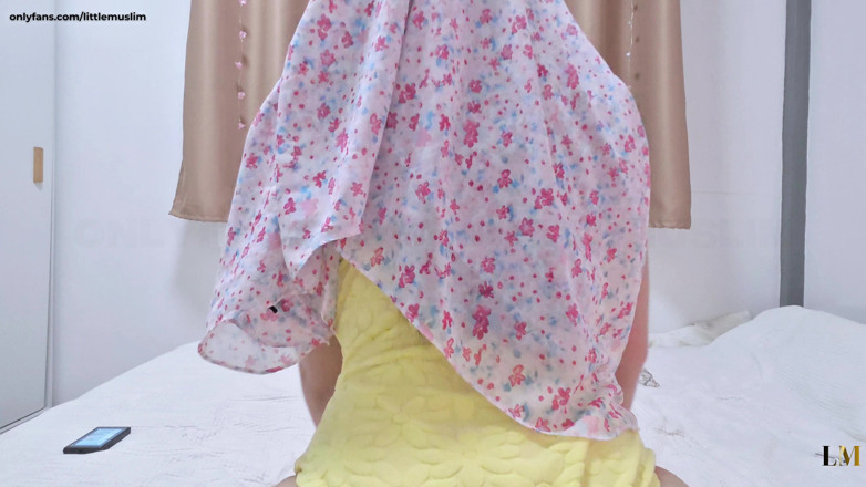 LittleMuslim: POV: a Malaysian Hijabi Girl Feeling Sexy in Yellow Bodysuit...