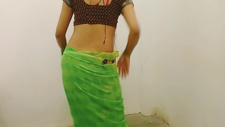 Ankurpriya000: Tu Priya bhabhi cambiándose de ropa delante de su devar
