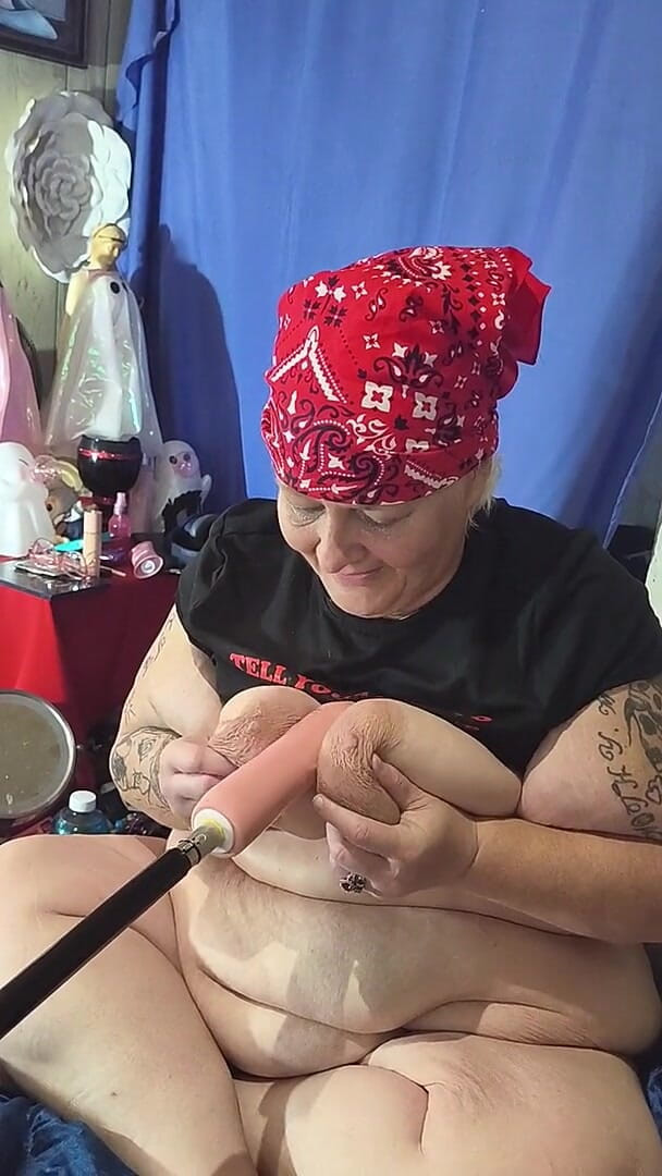 HerculesnVENUS: Este o mașină de futut țâțe și e muie