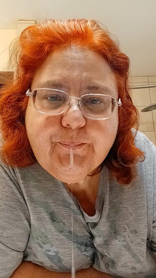 BBW nurse Vicki adventures with friends: Поел слишком много и нос беспорядок