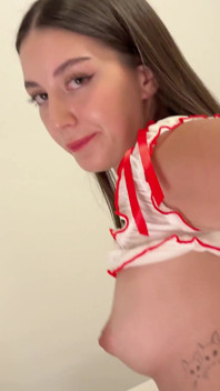 M-am excitat de sora vitregă cu curul mare în costum de asistentă și se fute cu sora vitregă tare, dar ejaculează accidental înăuntru...