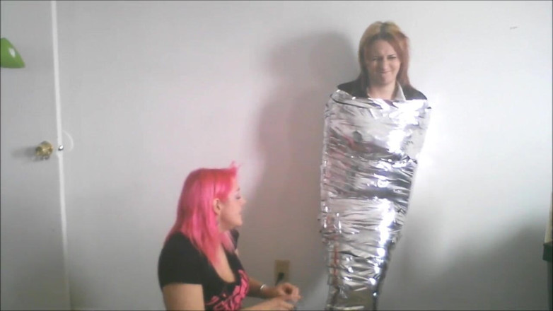 Selfgags classic: Mummificando Kandy!