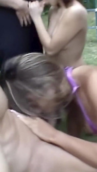 Venkovní gangbang blowbang