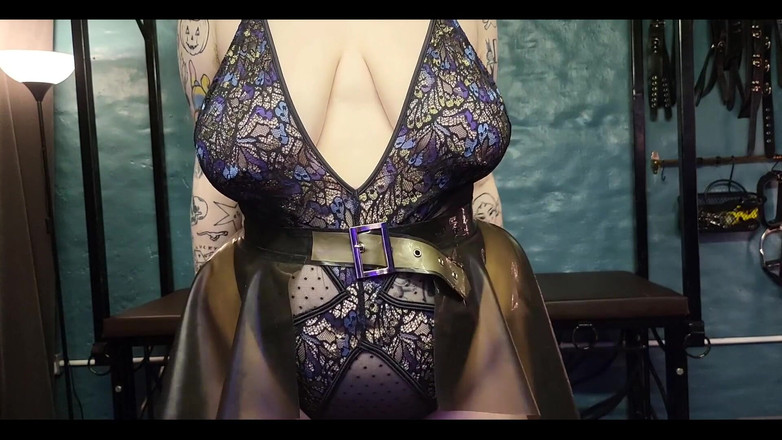 Bunny Royle: Schau zu, wie ich dich in diesem hübschen spitzenkörperanzug und...