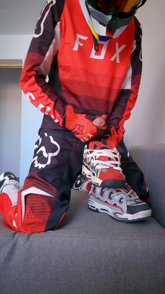 Sneakersmax98: I Put on Mxgear and Fuck My Osiris Sneakers