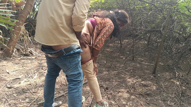 Inba: Vysokoškolská studentka šuká venku zezadu