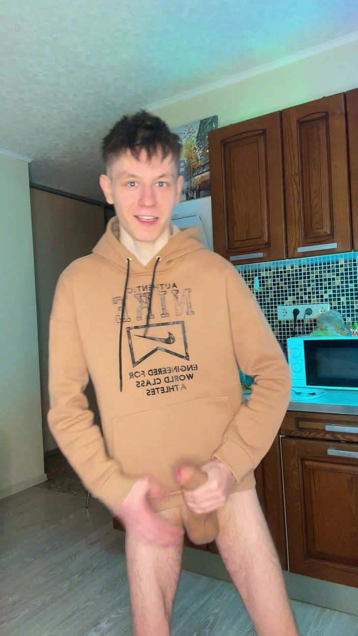 Morflot24: Yerleri spermle kaplayana kadar büyük yarağımı okşamayı bırakamadım