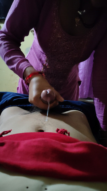 sashaa: Une villageoise desi taille une pipe à son amant