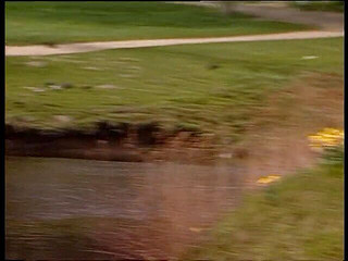 Lucky Cooch: Venkovní rozhovor s brunetkou s krátkými vlasy